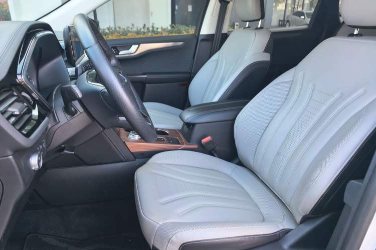 Used Ford Escape 2020 EcoBoost 245 Two-Wheel-Drive Titanium Edition
