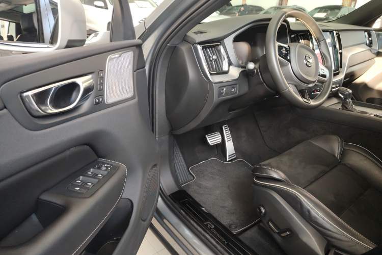 Used Volvo XC60 2018 T5 4x4 Smart & Sporty Edition
