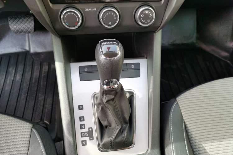 Used Skoda Octavia 2015 1.6L Automatic Yijie Edition
