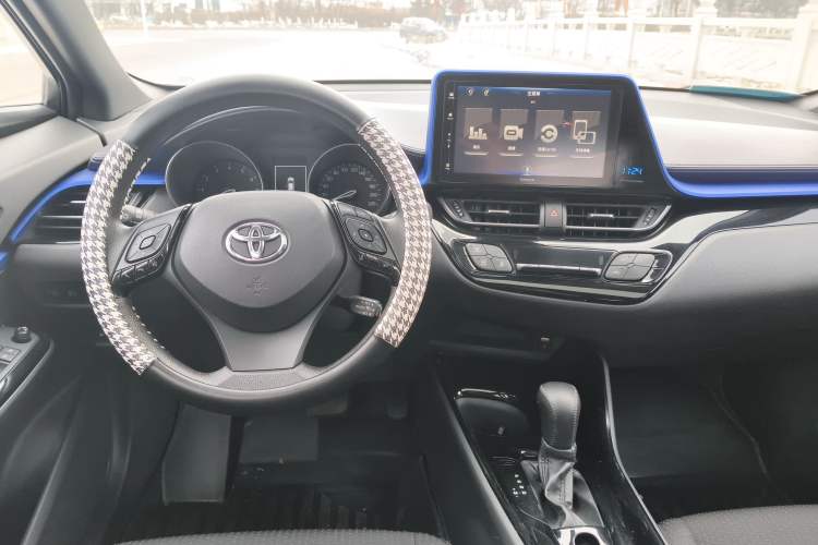 Used Toyota IZOA 2021 2.0L Yichi SPORT
