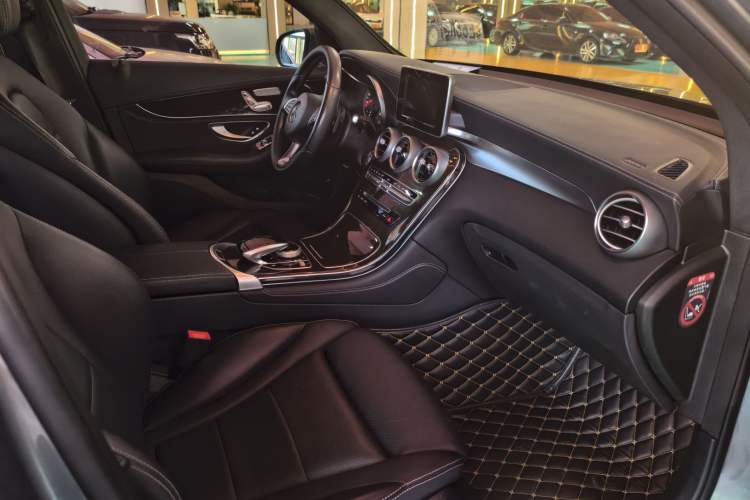 Used Mercedes-Benz GLC 2017 GLC 260 4MATIC Luxury Model