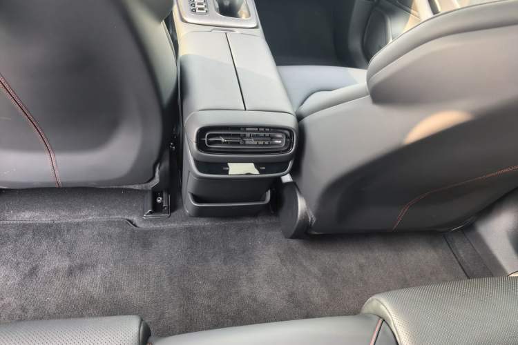 Used  SU7 2024 Rear-Drive Ultra-Long Range Advanced Pro-Level Intelligent Driving Version
