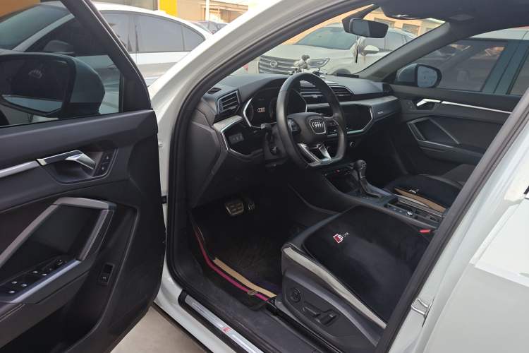 Used Audi Q3 2024 40 TFSI Fashion Dynamic Model