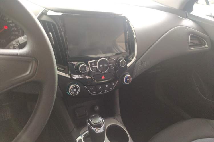 Used Chevrolet Cruze 2017 1.5L Automatic Pioneer Sunroof Edition
