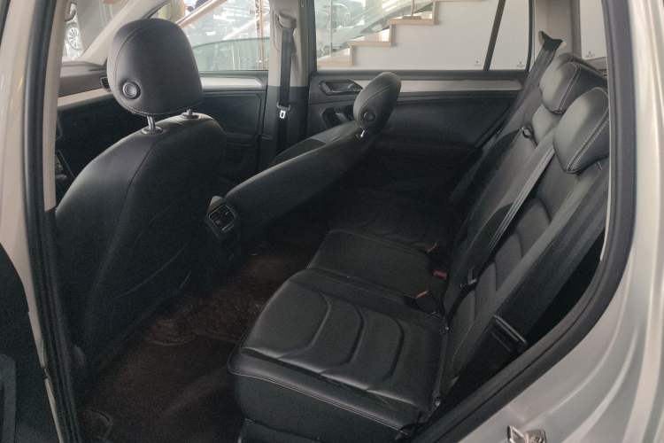 Used Volkswagen Tiguan L 2018 330TSI Automatic Two-Wheel Drive Luxury Edition
