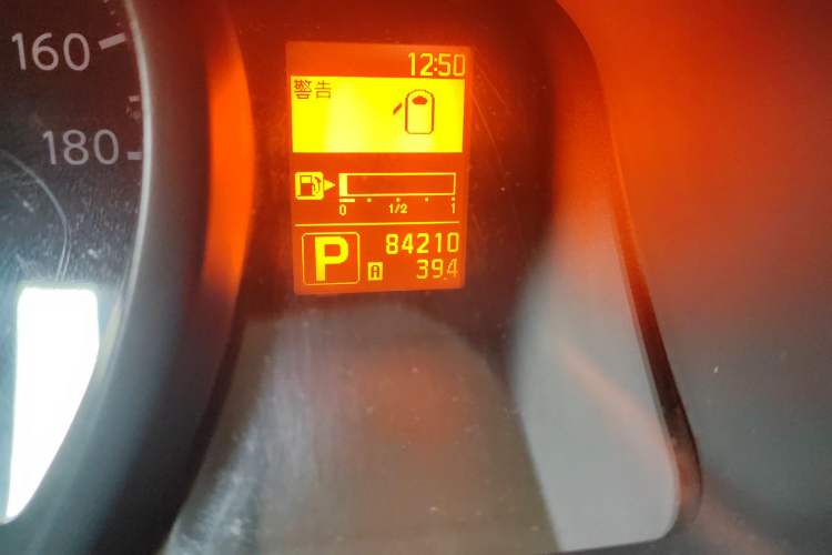 Used Nissan NV200 2014 1.6L CVT Luxury Model China IV Standard