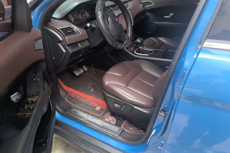 Used Land X7 2015 2.0T Panoramic Prestige Edition
