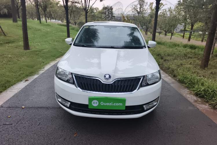 Used Skoda Rapid Spaceback 2014 1.6L Automatic Enjoyment Edition
