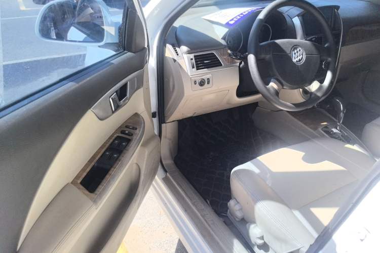 Used Buick Excelle 2015 1.5L Automatic Classic Model
