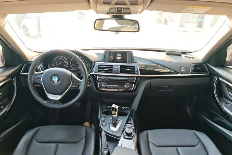 Used BMW 3 Series 2017 320Li Fashion Model
