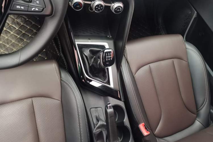 Used Changan CS15 2019 1.5L Manual Entry-Level Version China V Standard
