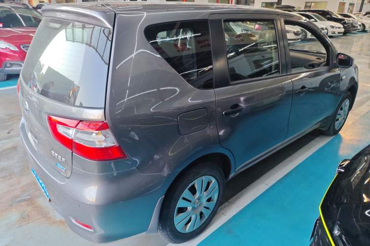 Used Nissan Livina 2015 1.6XE Manual Comfort Edition
