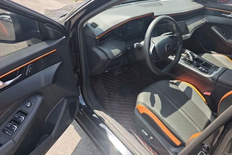 Used Dongfeng Aeolus Yixuan MAX 2023 1.5T Ultra-Stylish Trendsetting Dad Edition
