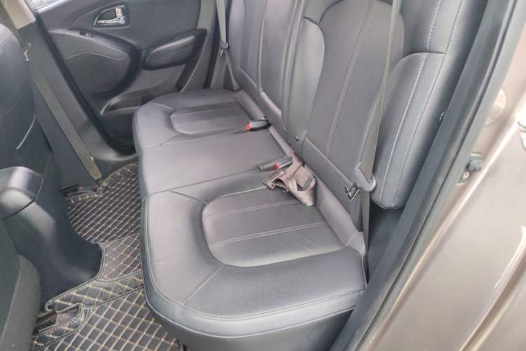 Used Hyundai ix35 2013 2.0L Automatic Two-Wheel Drive Smart GLS China IV Standard
