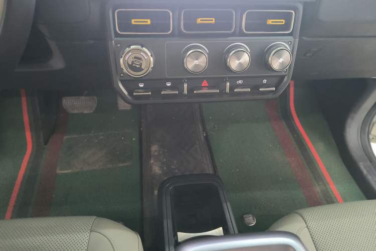 Used  V23 2025 501 Four-Wheel Drive Intelligent Driving Version
