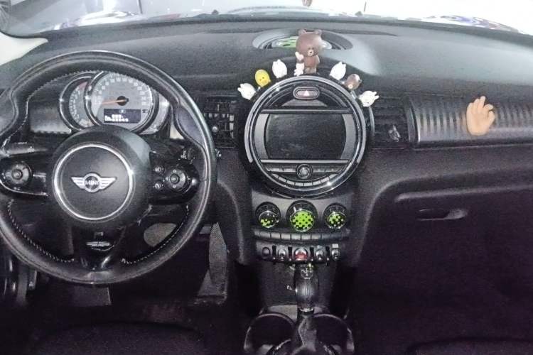 Used  MINI 2016 1.5T COOPER Performance Edition 5-door version

