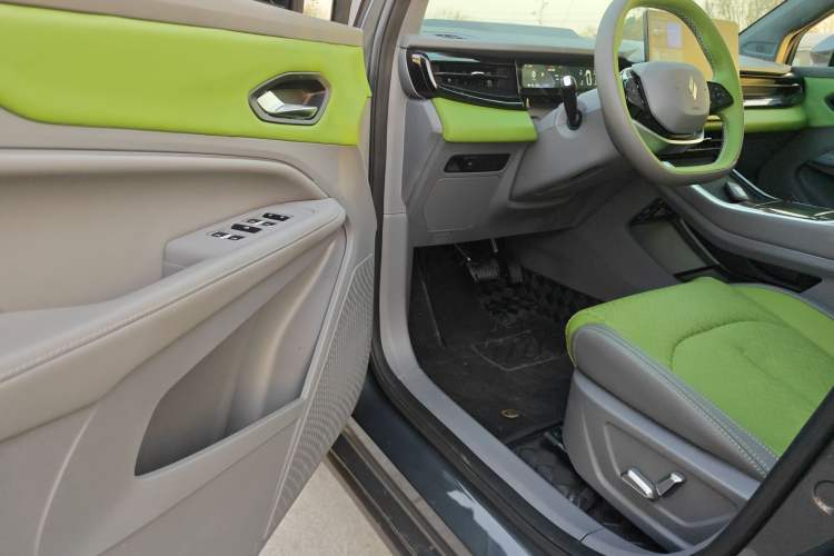 Used Livan Livan 7 2023 605km Hunter Light
