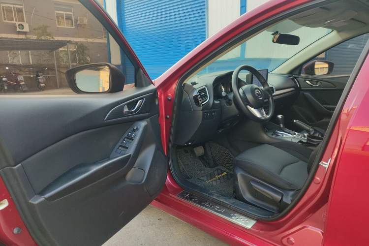 Used Mazda Mazda 3 Axela 2016 Sedan 1.5L Automatic Luxury Model

