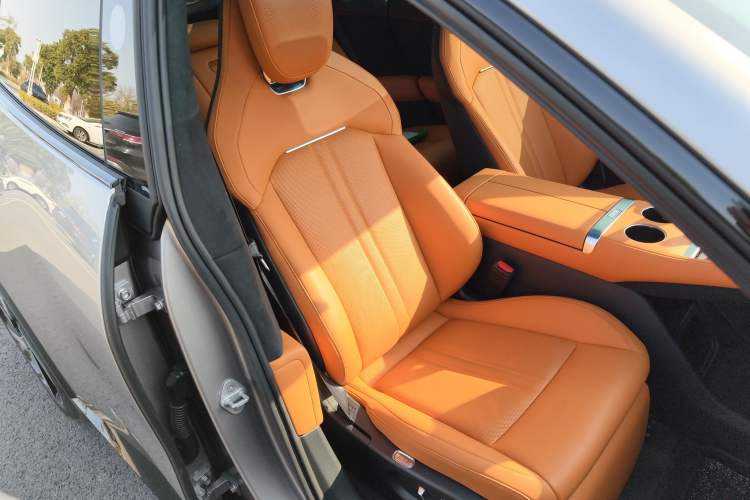 Used  YU7 2025 Ultra-Long Range High-Performance All-Wheel-Drive Max Edition
