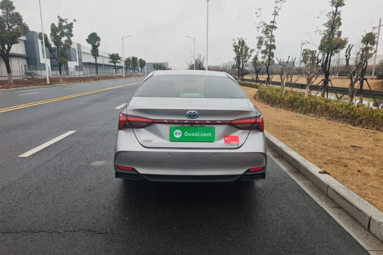 Used Toyota Avalon 2019 Dual-Engine 2.5L Luxury Edition China VI Standard