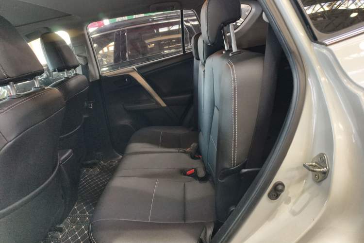 Used Toyota RAV4 2015 2.0L CVT Two-Wheel Drive Fashion Edition
