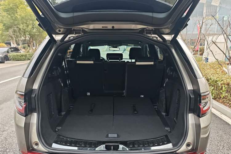 Used Land Rover Discovery Sport 2020 249 PS R-Dynamic Luxury Custom Edition
