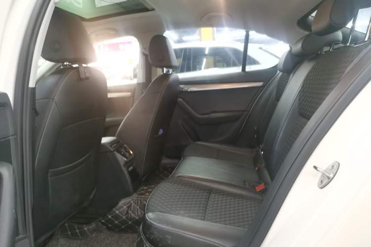 Used Skoda Octavia 2019 1.5L Automatic Smart Drive Luxury Edition China VI Standard
