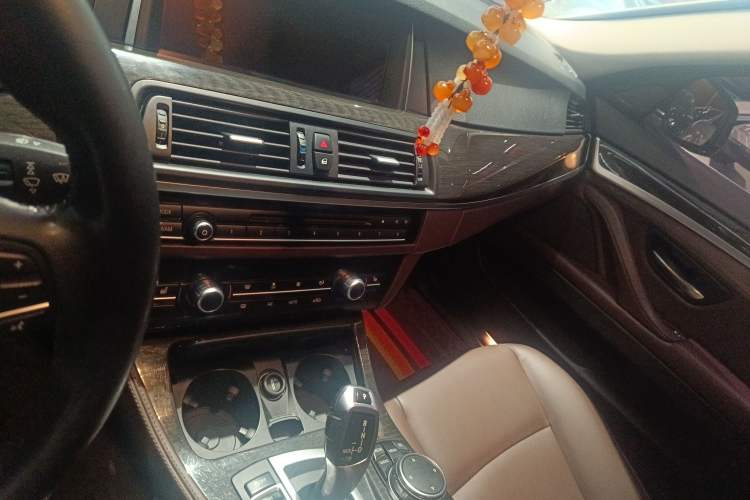 Used BMW 5 Series 2014 525Li Luxury Design Package