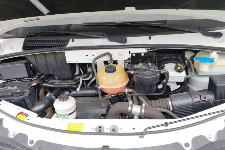 Used SAIC MAXUS Xintu V80 2021 2.0T Manual Classic Aoyuntong Short Wheelbase Ultra-Low Roof 5/6-Seater
