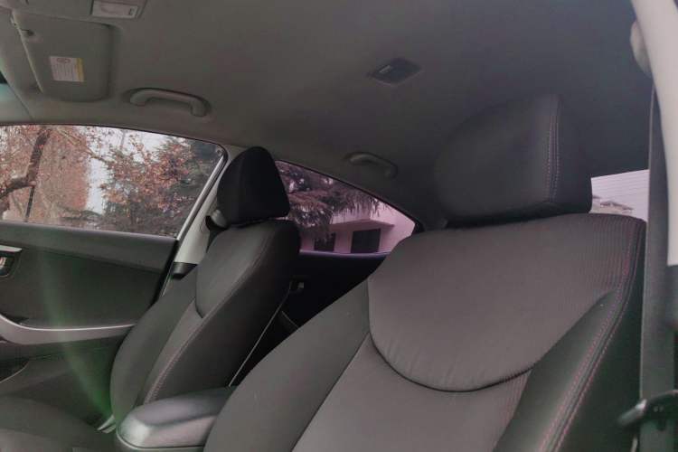 Used Hyundai Elantra 2015 1.6L Manual Fashion Edition
