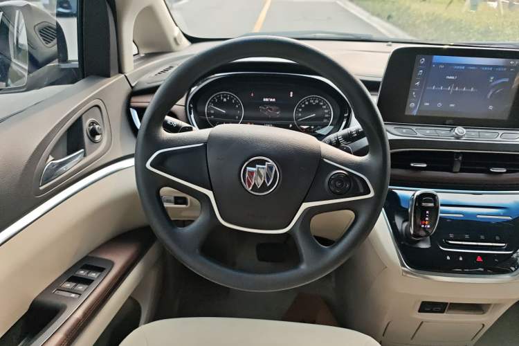 Used Buick GL8 2023 Land Executive Class Comfort Model