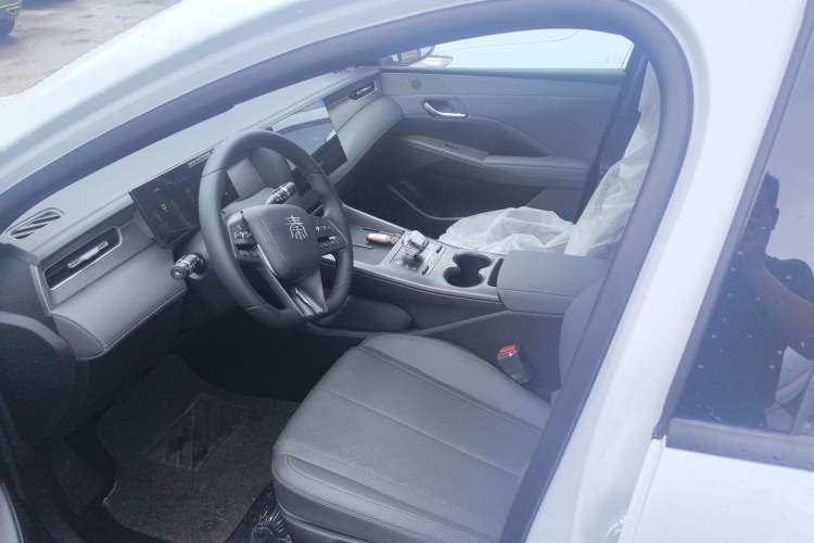 Used BYD Qin PLUS 2025 DM-i Smart Drive 55KM Leading Model
