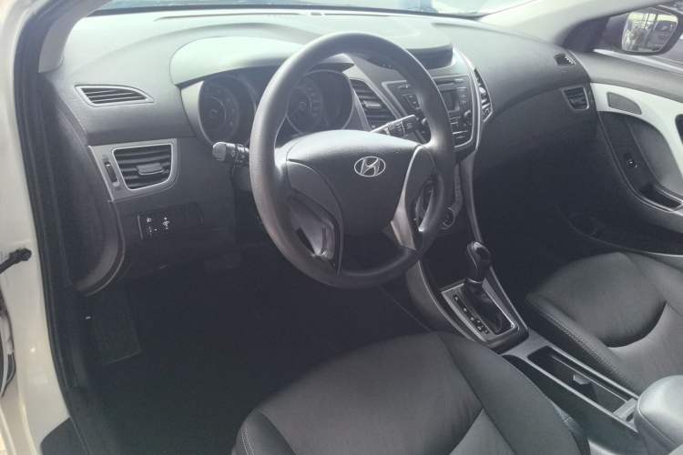Used Hyundai Elantra 2016 1.6L Automatic Smart Version
