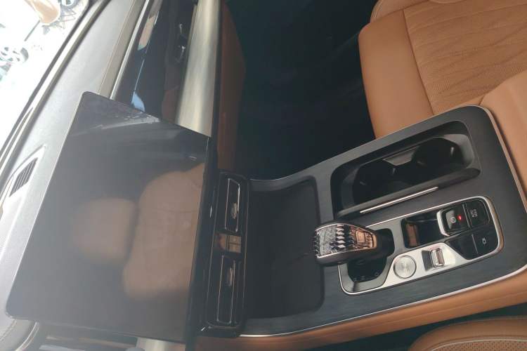 Used GAC Trumpchi GS8 2024 Linghang Series 2.0 TGDI Two-Wheel Drive Luxury Smart Connectivity Version
