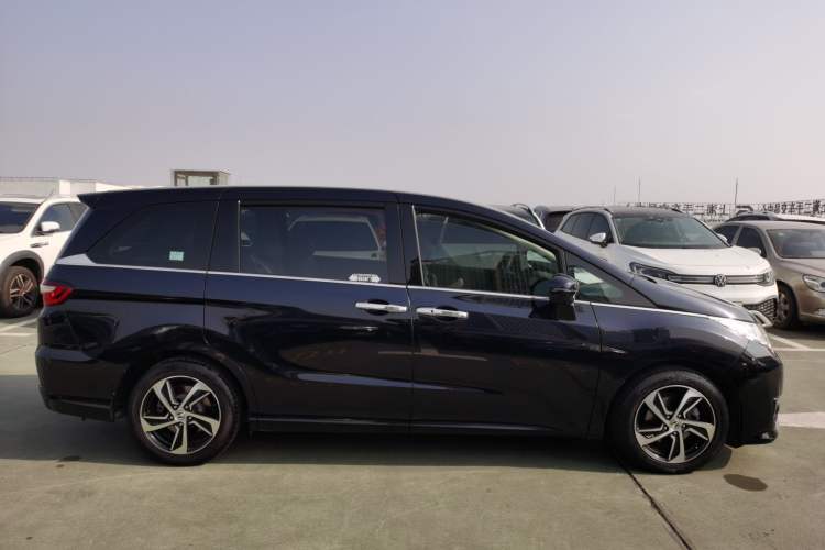 Used Honda Odyssey 2015 Revised 2.4L Luxury Edition
