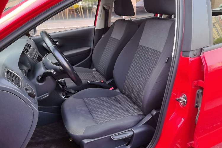 Used Volkswagen Polo 2016 1.6L Automatic Comfort Model
