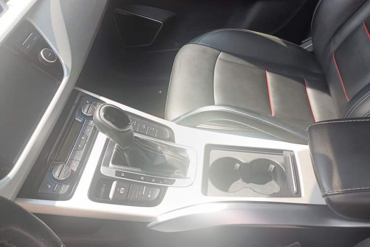 Used Geely Auto Emgrand X7 Sport 2018 1.8TD Automatic Two-Wheel Drive Smart Connect 4G Internet Edition
