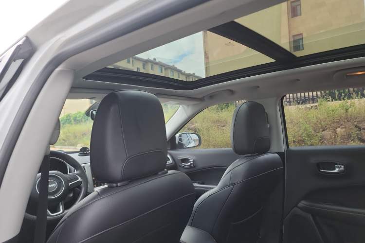 Used  Compass 2017 200T Automatic Family Edition
