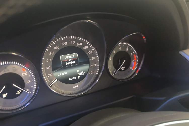 Used Mercedes-Benz GLK-Class 2013 GLK 300 4MATIC Dynamic Sunroof Model