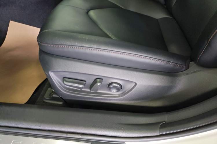 Used Toyota Camry 2021 2.0G Luxury Edition
