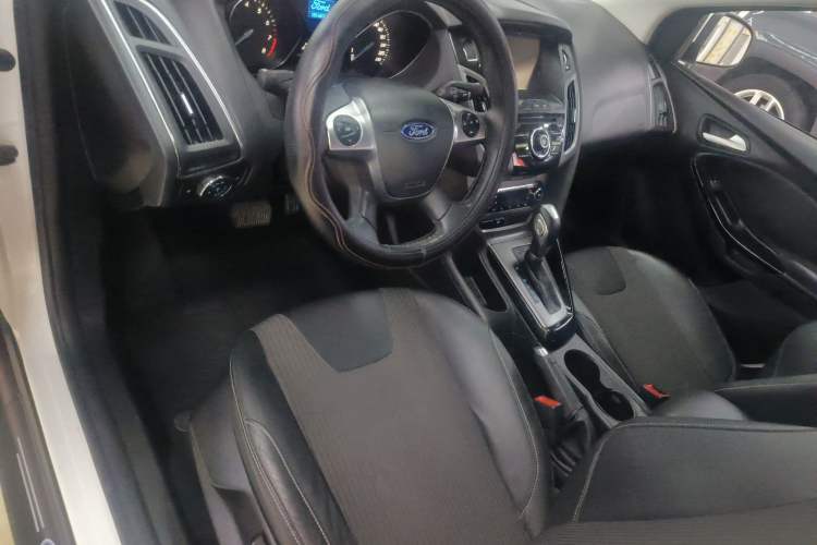Used Ford Focus 2012 Sedan 1.6L Automatic Fashion Edition