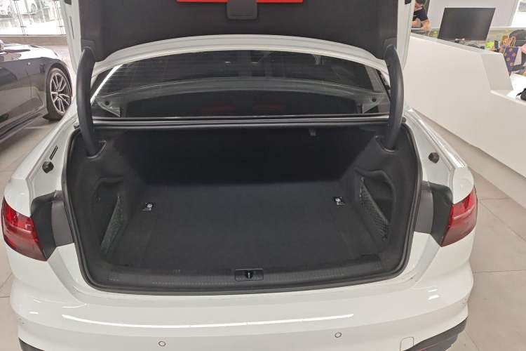 Used Audi A4L 2022 40 TFSI Luxury Dynamic Model
