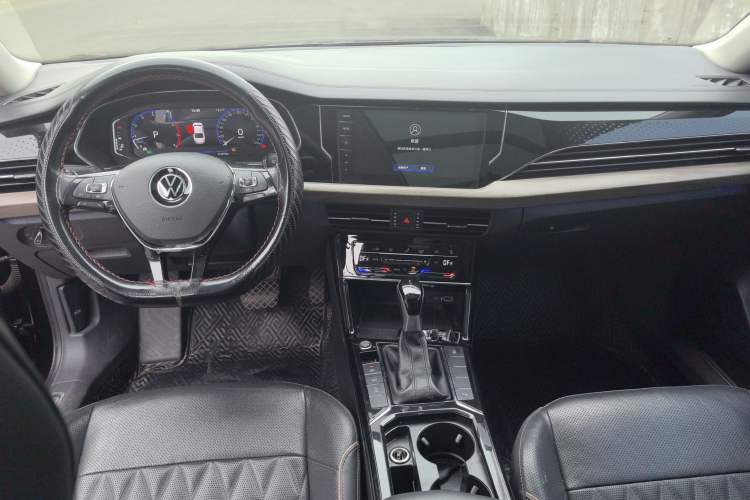 Used Volkswagen Passat 2020 Revised Version 330TSI Luxury Edition China VI Standard
