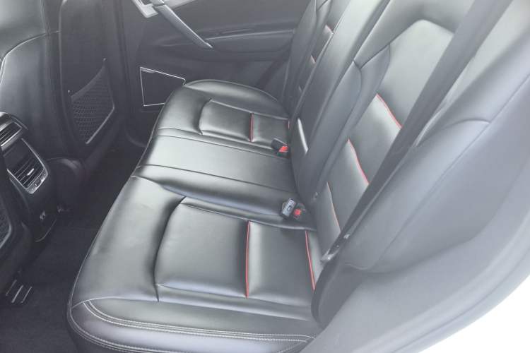 Used Geely Auto Emgrand X7 Sport 2018 1.8TD Automatic Two-Wheel Drive Smart Connect 4G Internet Edition
