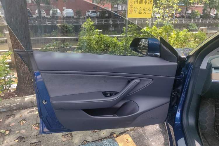 Used Tesla Model 3 2019 Long-Range All-Wheel-Drive Version
