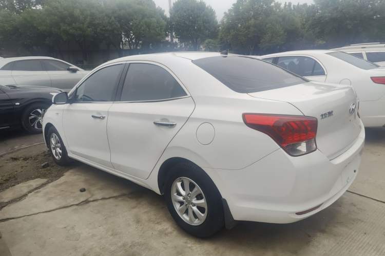 Used Hyundai Verna 2017 1.4L Manual Colorful Skyroof Version China V Standard
