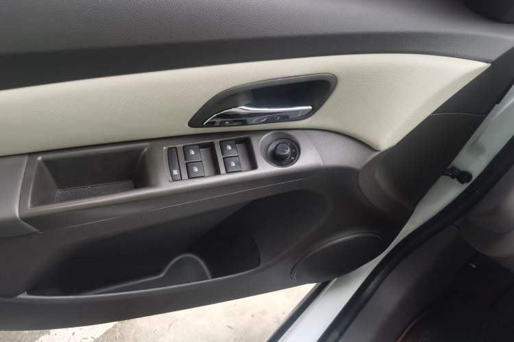 Used Chevrolet Cruze 2015 1.5L Classic SE MT
