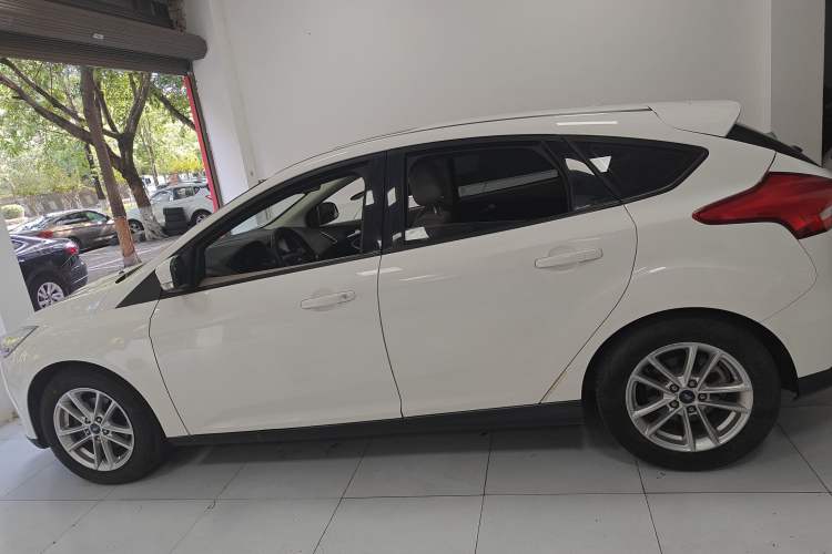 Used Ford Focus 2015 Hatchback EcoBoost 125 Automatic Supreme Style Edition