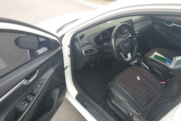 Used Hyundai Celesta 2017 1.6L Automatic Enjoyment Version GLS
