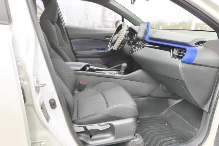 Used Toyota IZOA 2021 2.0L Yichi SPORT
